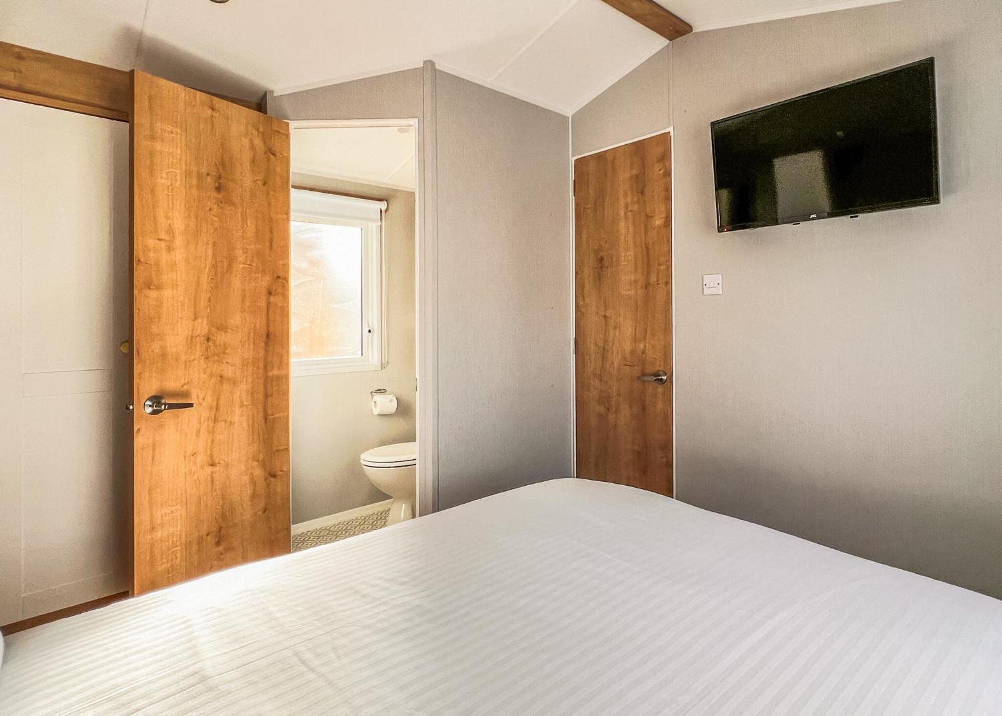 Fir Trees Hotel Честър Екстериор снимка
