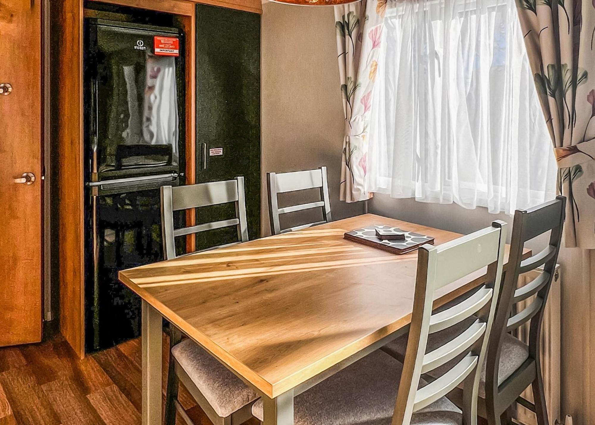 Fir Trees Hotel Честър Екстериор снимка